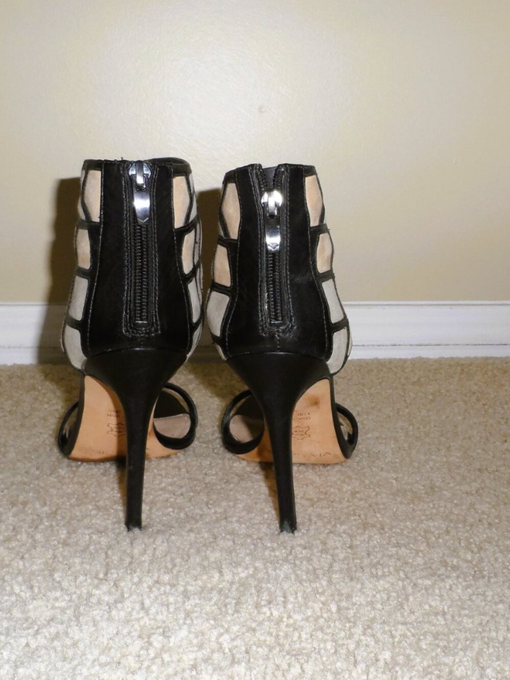 Via Spiga- Genuine Leather  Black Strappy Heels - size 8.5 - Picture 2 of 13